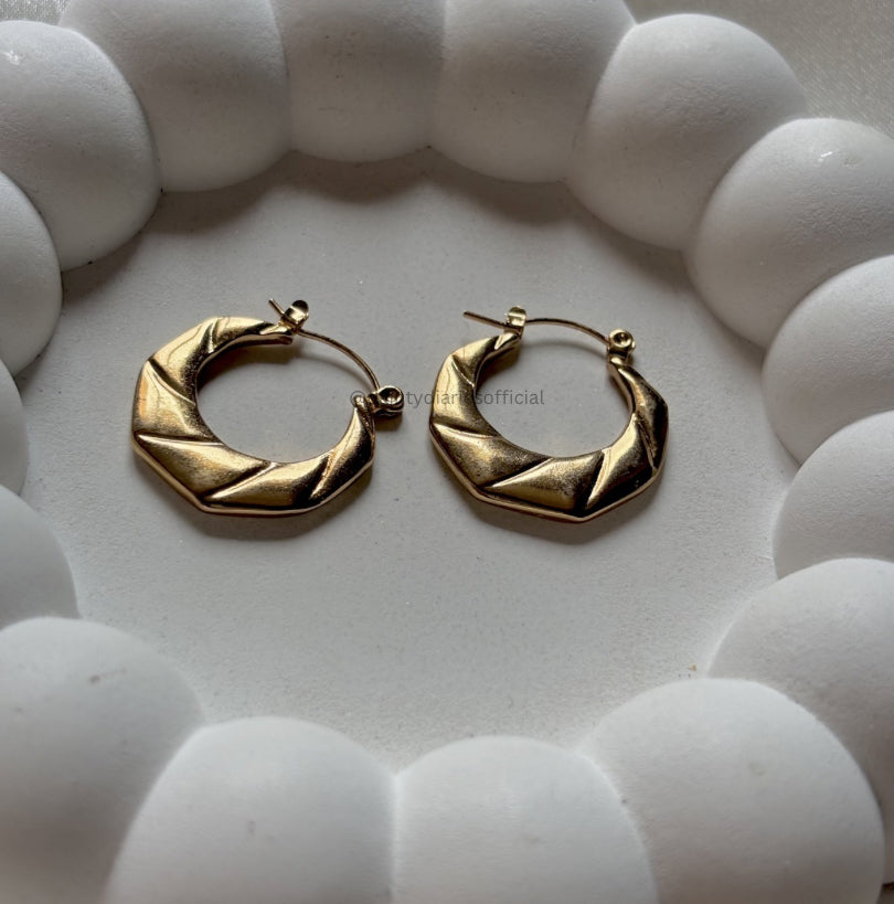 Lara hoops