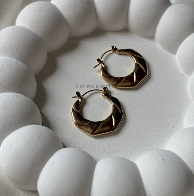 Lara hoops