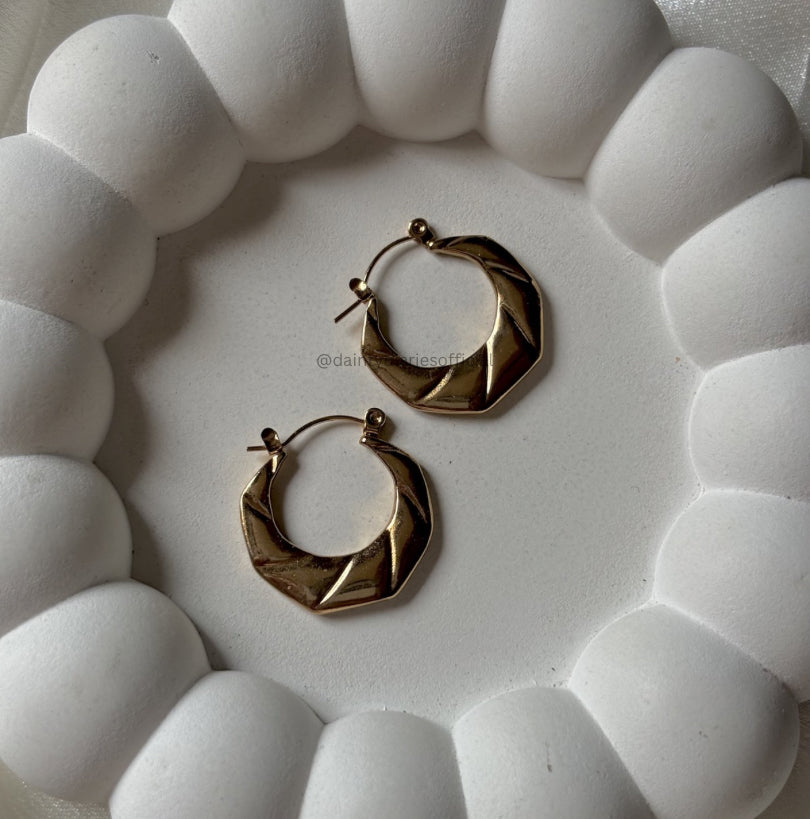 Lara hoops
