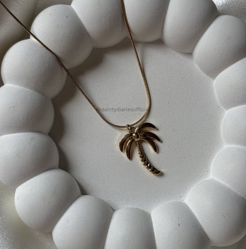 Seira Necklace